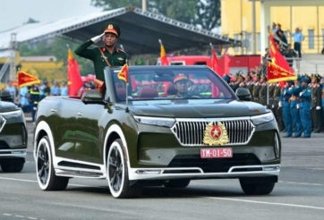 Hình ảnh VinFast VF 9 mui trần trong diễn tập trọng thể kỷ niệm 50 năm ngày thống nhất