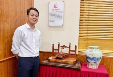 Thợ mộc Bắc Ninh chế tác mô hình xe tăng gỗ tặng Thủ Tướng nhân dịp 30/4