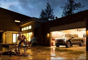 Ôtô điện ‘giải cứu’ người Tây Ban Nha trong đêm tối sự cố mất điện diện rộng