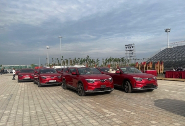 Chiêm ngưỡng cặp đôi VinFast VF 8 mui trần đầu tiên tại Hải Phòng: Thiết kế đậm chất thương mại, hai phiên bản khác biệt