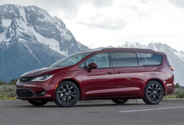 Chrysler Pacifica bí ẩn xuất hiện tại Hà Nội: Xe tự lái đang âm thầm thử nghiệm ở Việt Nam?