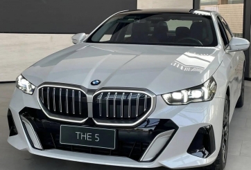 BMW 5 Series 2025: Cú “nổ lớn” mở màn cuộc đua sedan hạng sang tại Việt Nam