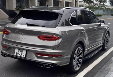 Cận cảnh Bentley Bentayga V8 2020 tại Thành phố Hồ Chí Minh: 4 năm chỉ chạy 1.308 km, như xe “đập hộp”