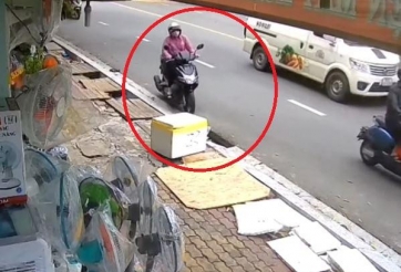 Ngã lộn nhào giữa đường vì mải nhìn cửa hàng: Cảnh báo tai nạn từ hành vi mất tập trung khi lái xe