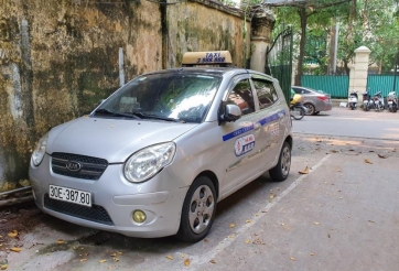 Cuốc taxi 4,2 triệu đồng và góc khuất chưa lời giải của “xe dù” đô thị