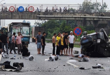 Nổ lốp ôtô trên cao tốc Hà Nội – Ninh Bình, tai nạn nghiêm trọng khiến 1 người tử vong, 4 người bị thương