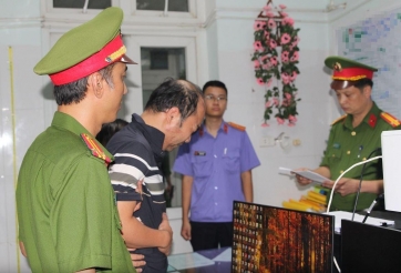 Tạm giữ tài xế ô tô gây tai nạn khiến 3 người tử vong tại Nghệ An