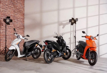 Top xe máy điện tầm xa đáng mua 2025, không lo sạc giữa đường