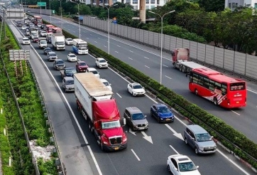 Bộ Công an đề xuất nới lỏng giới hạn giờ lái xe, siết chặt quản lý bằng thiết bị giám sát