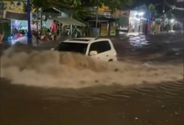 Bài học cho các tài xế từ vụ Lexus LX570 chết máy khi cố lội qua vùng nước ngập