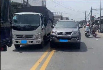 Xe tải vượt làn đâm người đi bộ ở Mê Linh: Người đi bộ cũng phải tuân thủ quy định