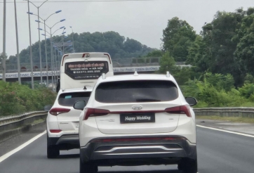 Hyundai Santa Fe che biển số bằng dòng chữ “Happy Wedding” trên cao tốc, tài xế đối diện án phạt nặng