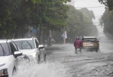 Bão Kajiki giật cấp 17 áp sát miền Trung, CSGT khẩn thiết khuyến cáo tài xế hạn chế lưu thông