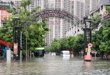 Sau bão Kajiki, Hà Nội còn hàng loạt điểm ngập, dân đi lại khó khăn