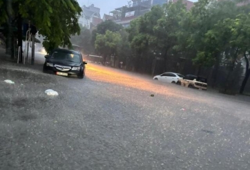 Lưu ý quan trọng cho tài xế khi lái xe qua đường ngập mùa mưa bão