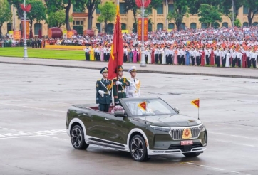 Choáng ngợp dàn VinFast VF 9 tại lễ Quốc khánh: 12 xe “thửa riêng” cho CSGT, bản mui trần lộ diện độc đáo