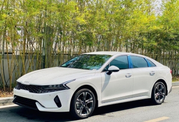 Hàng loạt ô tô giảm giá sâu, ưu đãi 100% phí trước bạ trong tháng 9