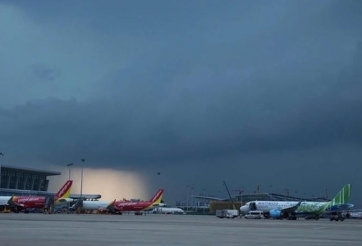 Bão Bualoi càn quét, hơn 450 chuyến bay bị gián đoạn trên diện rộng