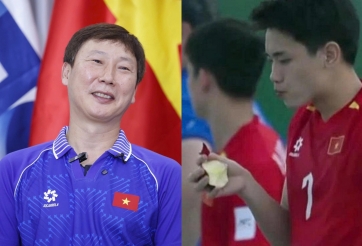 HLV Kim Sang Sik lên tiếng về khoảnh khắc Đình Bắc gây sốt