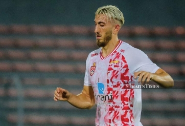 Giữa bão án phạt, Malaysia vẫn quyết nhập tịch sao Australia