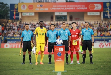 Vì sao các đội bóng V-League liên tục đòi trọng tài ngoại?