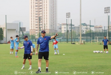 HLV Brazil phải loại 2 cầu thủ Việt Nam trước giải Đông Nam Á