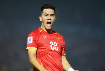 Tiến Linh sa sút khó tin, hiệu suất chỉ ngang trung vệ Nam Định