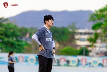 Cựu trợ lý HLV Kim Sang Sik bất lực nhìn CLB Thái Lan xuống hạng