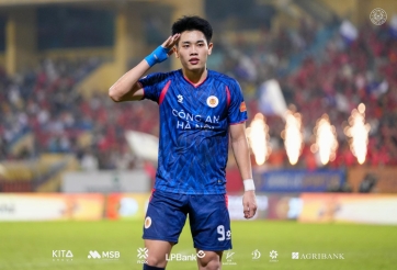 Gây bão tại V-League, Đình Bắc lập tức được vinh danh