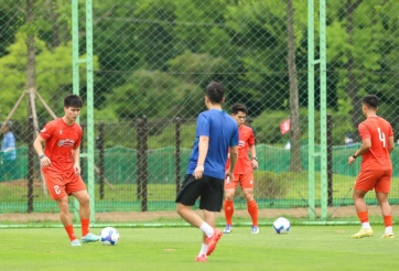 HLV Kim Sang Sik nhận tin cực vui về trụ cột ĐT Việt Nam