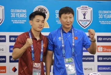 HLV Kim Sang Sik làm một điều không ai ngờ với Đình Bắc