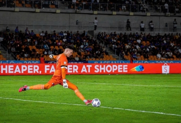 Thủ môn Philippines bất ngờ giải nghệ sau khi đội nhà bị loại tại AFF Cup