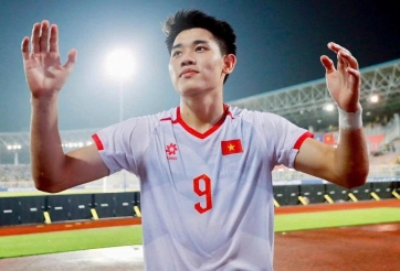 Đình Bắc có động thái đặc biệt với Quang Hải sau trận thắng Malaysia