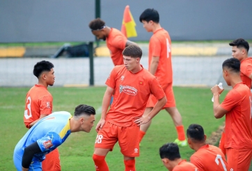 HLV Kim Sang Sik và bài toán mới với 3 sao Việt kiều tại FIFA ASEAN Cup