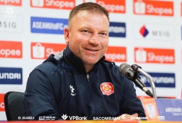 HLV Australia tuyên bố đội V.League sẽ chơi tấn công trước đội bóng Thái Lan
