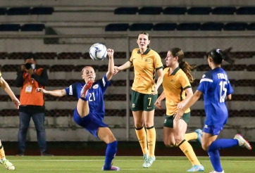 Mang cầu thủ U23 đá AFF Cup nữ, đội hạng 11 FIFA thua sốc Philippines