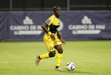 Đẩy Quang Hải lên ghế dự bị, tiền vệ Pau FC lập kỷ lục khó tin ở Ligue 2