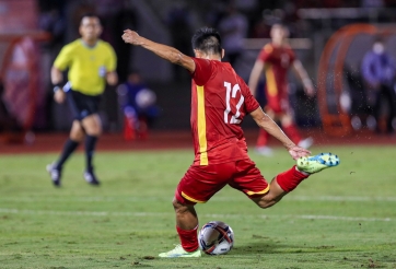 VIDEO: Dứt điểm đẳng cấp, Văn Quyết liên tục lập công cho ĐT Việt Nam