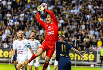 Thủ môn Việt kiều nhận vinh dự 'chưa từng có' ở cúp châu Âu