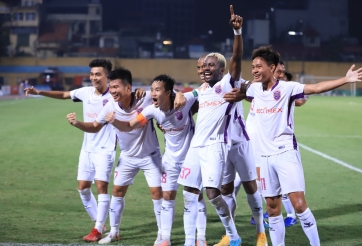 Tiến Linh nổ súng, Bình Dương lội ngược dòng trong cơn mưa bàn thắng