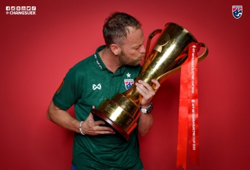 HLV Thái Lan nhận tin cực vui trong sự nghiệp sau khi vô địch AFF Cup