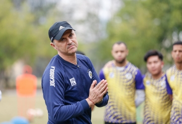 HLV Hà Nội nói điều bất ngờ sau khi hoàn tất cú hattrick danh hiệu