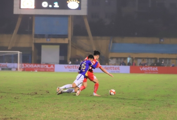 Hoàng Đức thể hiện đẳng cấp, khiến đàn em U23 Việt Nam bất lực