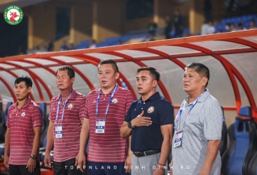 HLV V-League chỉ thẳng 2 thủ môn xuất sắc nhất Việt Nam