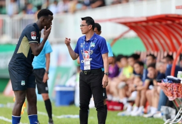 HLV Kiatisak chỉ thẳng lý do giúp HAGL đả bại CLB Hà Nội