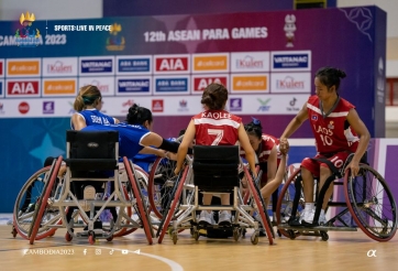 VIDEO: VĐV khuyết tật Thái Lan gây sốt với hình đẹp tại Paragames