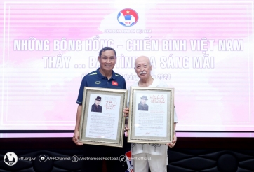 VIDEO: ĐT nữ Việt Nam nhận quà 'đặc biệt' trước thềm World Cup