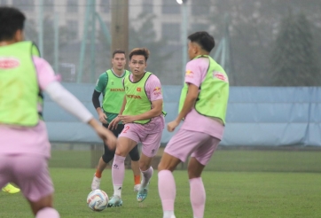 VIDEO: Bùi Hoàng Việt Anh trở lại tập luyện cùng ĐT Việt Nam