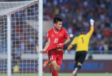 VIDEO: Tạm chia tay HLV Kim Sang Sik, Tuấn Hải nói lời thật lòng