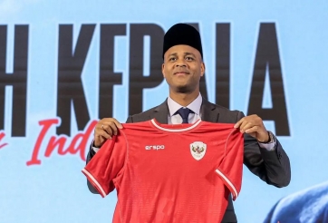 HLV Kluivert ra quyết định với cầu thủ bản địa của Indonesia